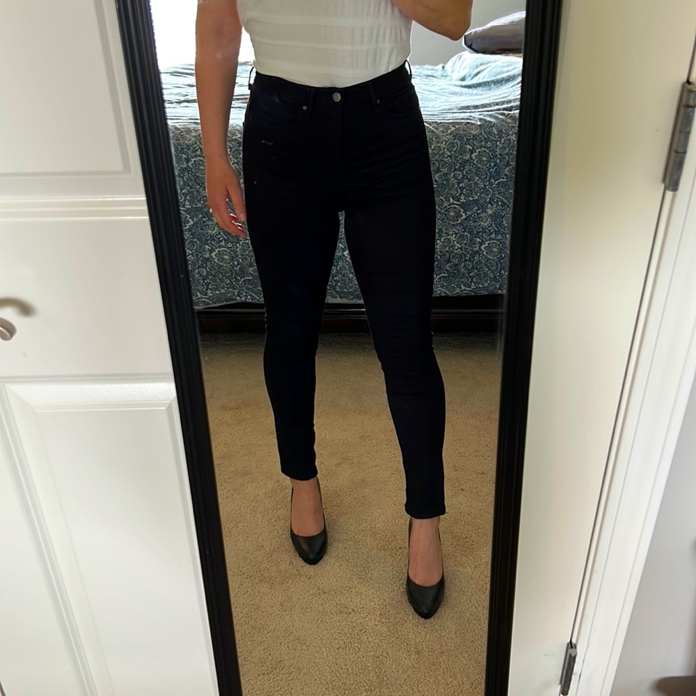 H&M Shaping Denim Super Skinny, Super High Waist, Ankle Length. Black. Size 27.